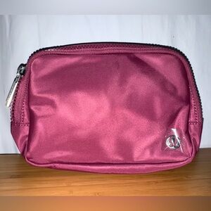 NWT Lululemon Everywhere Belt Bag Wordmark 1L in mauve sakura